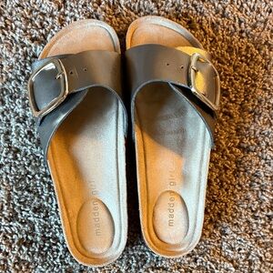 Madden Girl metallic single Buckle Slide Sandals size 7 never worn